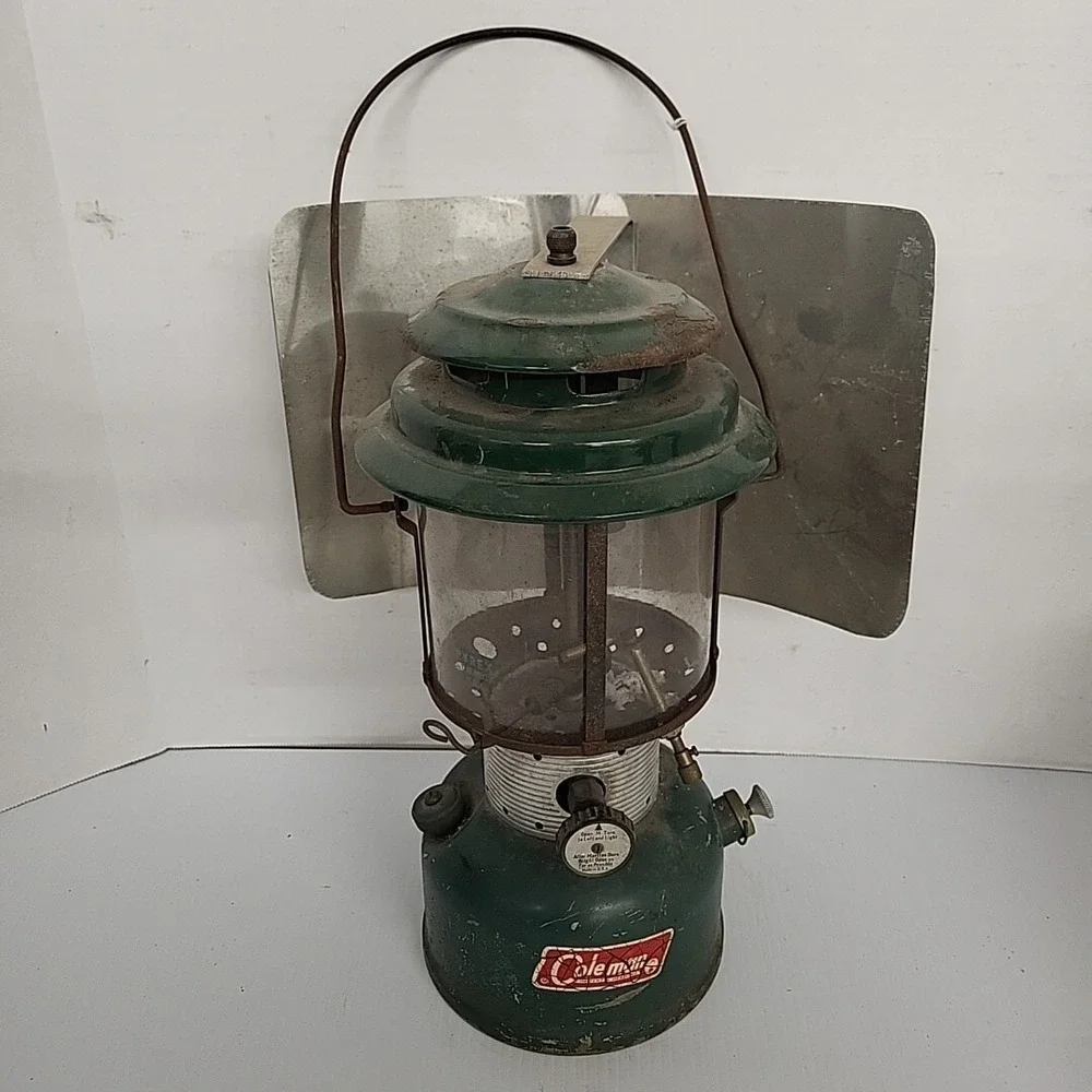 Coleman Lantern‎ 1971 Model 22OF W/ Shield
